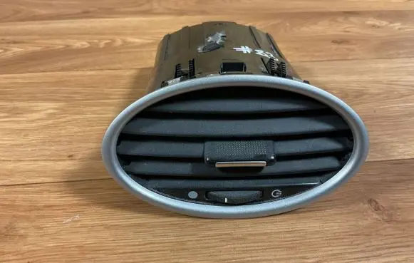 Ford Focus Dashboard side air vent grill/cover trim 4M51A014L21AD 4M51A014L21BC