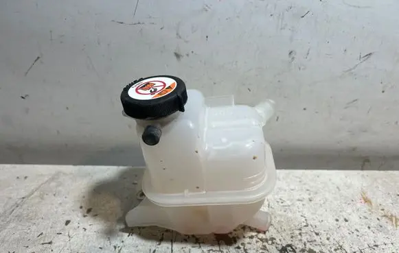 Toyota C-HR I Coolant expansion tank/reservoir