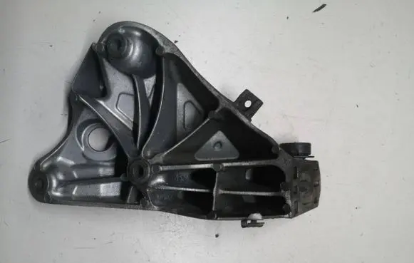BMW X5 F15 Engine mounting bracket 67871110 6859785