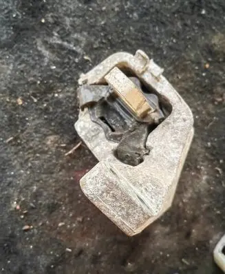 Peugeot 508 Engine mounting bracket
