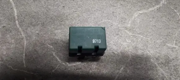 Mercedes-Benz C W202 Fuel pump relay 0025420319
