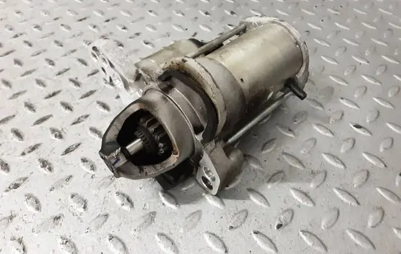 Dacia Sandero III Starter motor 233008820R
