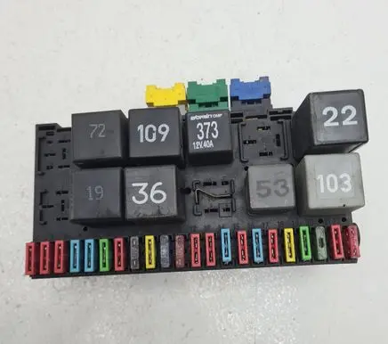 Volkswagen PASSAT B4 Fuse box set 357937039