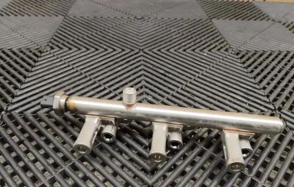 Opel Mokka B Fuel main line pipe 9811353880