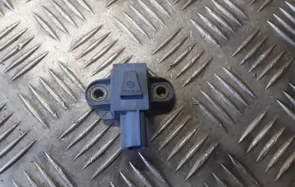 Volkswagen Golf V Airbag deployment crash/impact sensor 1K0955557A