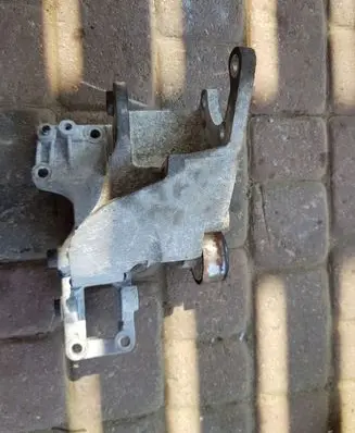 KIA Sorento Engine mounting bracket