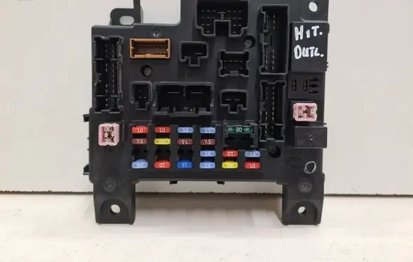 Mitsubishi Outlander Fuse module 8637A213 L8637001A 519087530