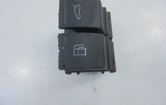 Volkswagen PASSAT B6 Fuel tank opening switch 3C0959903