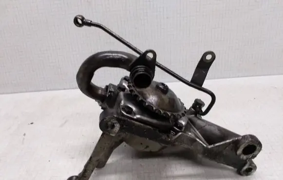 Volkswagen PASSAT B5.5 Oil pump 059115121C