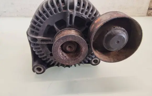 BMW 5 E60 E61 Generator/alternator 7797521 TG17C010