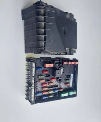 Volkswagen Tiguan Fuse module 5N0937123A 421122910