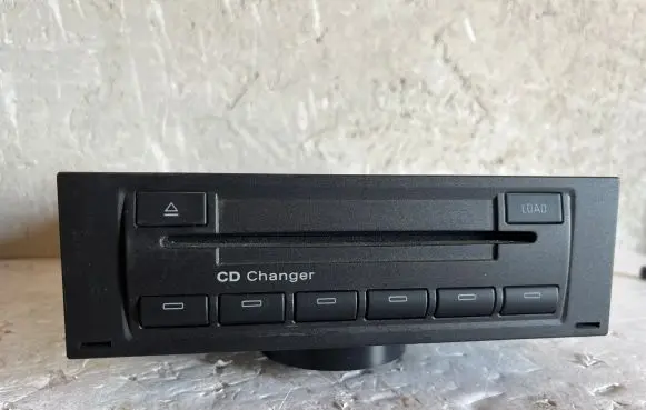 Audi A4 S4 B7 8E 8H CD/DVD changer 8E0035111D CA1492GC