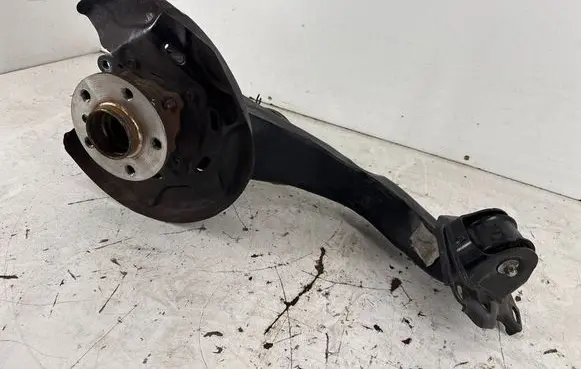 BMW X1 F48 F49 Rear wheel hub 6851562 33308842879 8842879