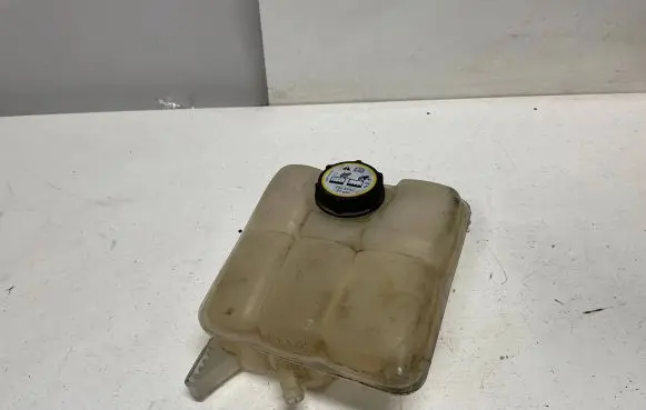 Ford Focus Coolant expansion tank/reservoir 8V618K218DE