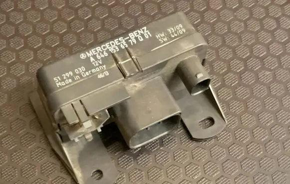 Glow plug pre-heat relay