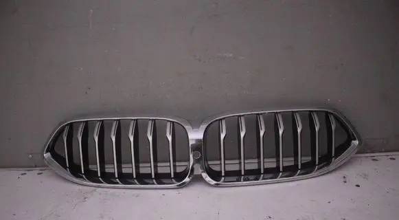 BMW 8 G15 Front bumper upper radiator grill 3c3