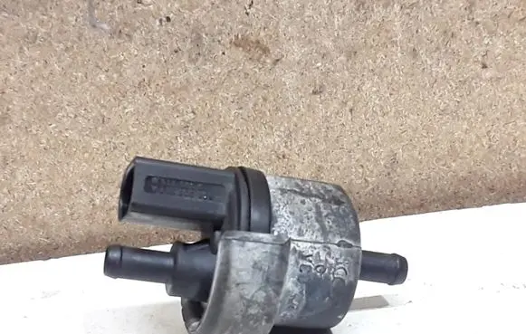 Volkswagen PASSAT B7 Vacuum valve 6QE906517A