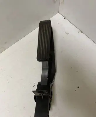 Mercedes-Benz E W211 Accelerator throttle pedal A2113000404