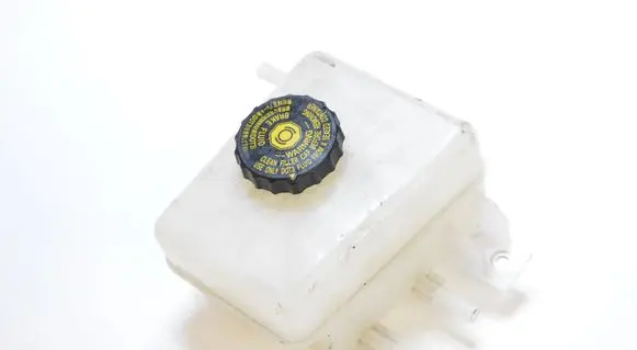 Lexus RX 450H Brake fluid reservoir 