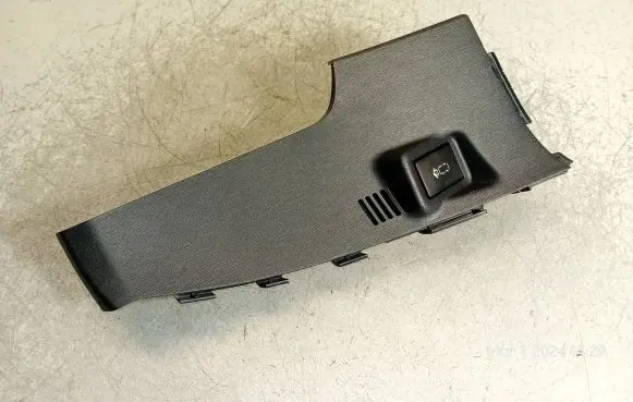 Dashboard lower bottom trim panel