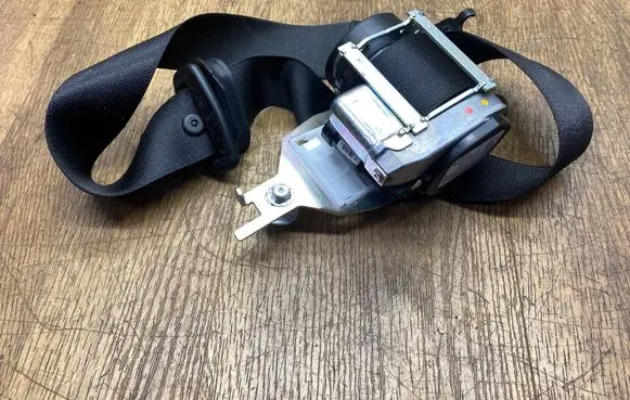 Mercedes-Benz GLE (W166 - C292) Front seatbelt 620570800 030L09H