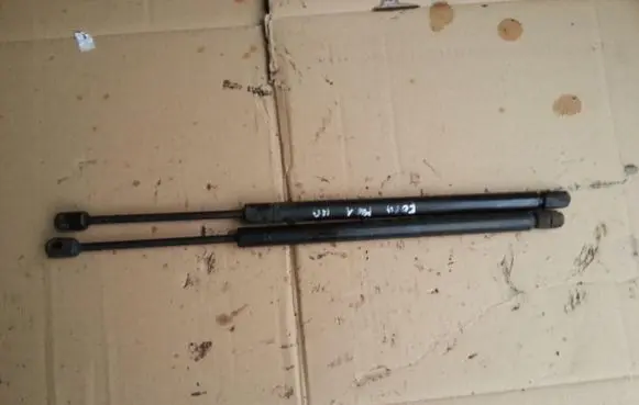 Ford Focus Tailgate strut 