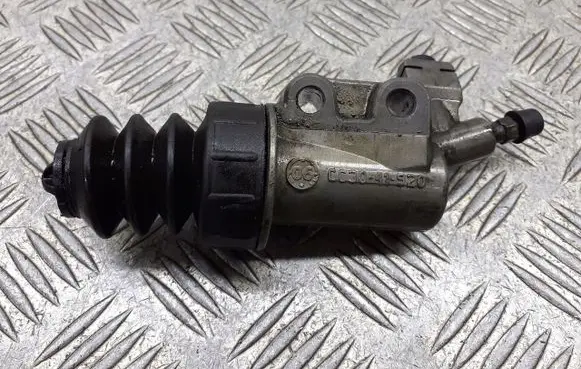 Mazda 5 Clutch release bearing slave cylinder DE68037