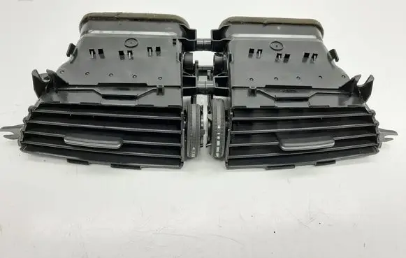 Mercedes-Benz C W204 Dashboard air vent grill cover trim A2048306054