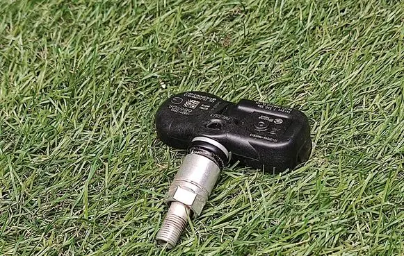 Nissan Murano Z51 Tire pressure sensor 3729APMVC813 13A2413946 6B69DA