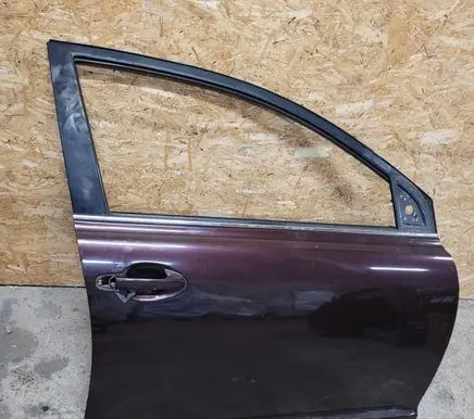 Toyota Avensis T250 Front door