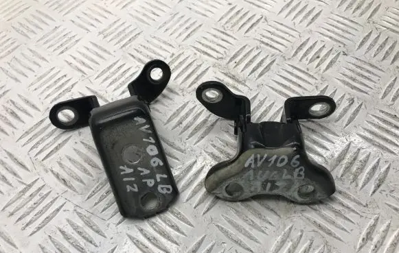 Toyota Avensis T270 Rear door hinge set 687500H010 687700H010
