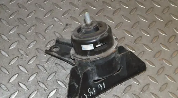 SsangYong Tivoli Engine mount bracket