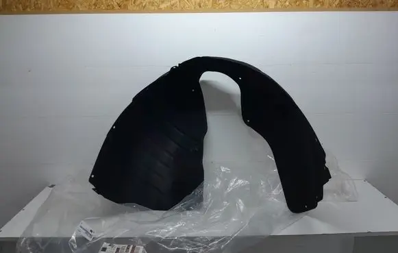 Front wheel arch liner splash guards