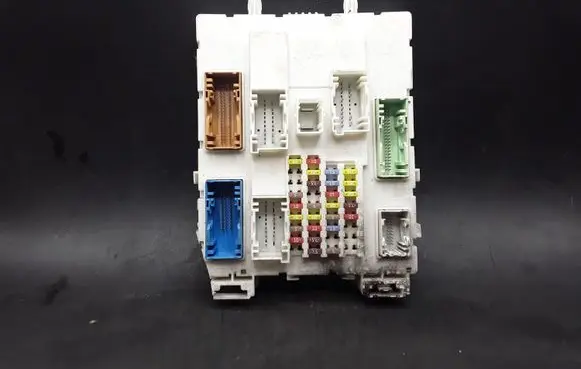 Ford Focus Fuse module DV6T14A073DH 14A073DH E11A002236