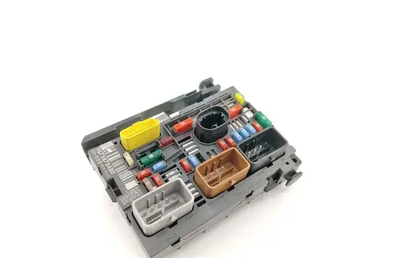 Peugeot 308 Fuse module 9675878480