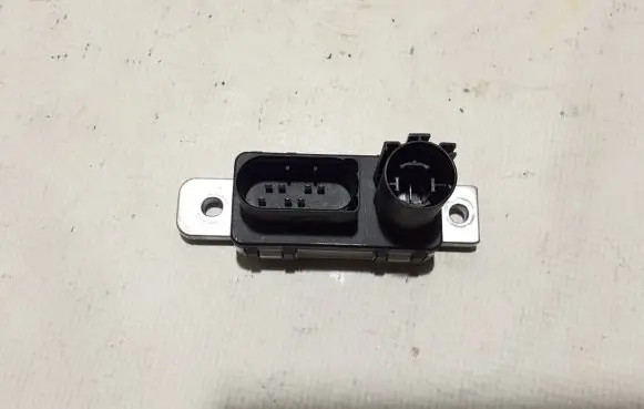 Volvo XC60 Glow plug pre-heat relay 32202461