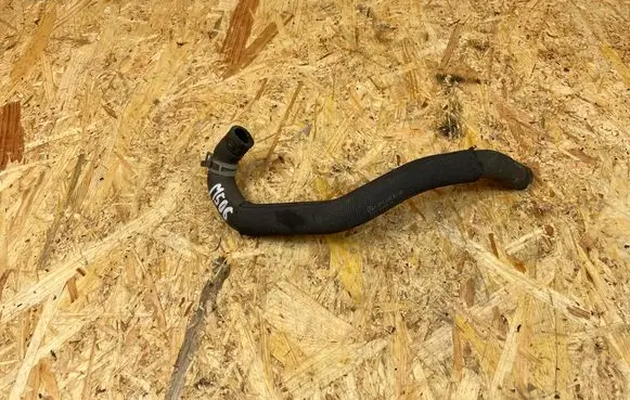 Engine coolant pipe/hose