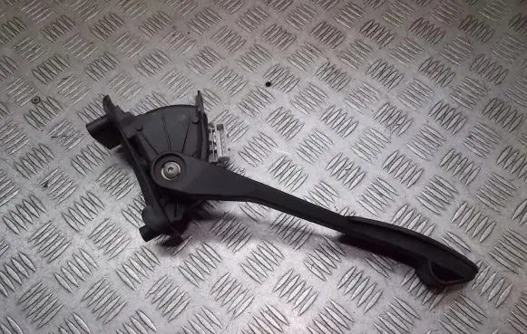 Volvo S60 Accelerator throttle pedal 30636003