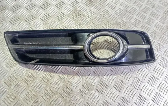 Audi A3 S3 8P Front fog light trim/grill 8P0807682J