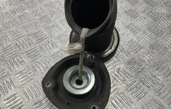 Volkswagen Golf VII Front coil spring rubber mount 5Q0412331D