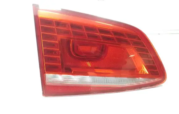 Volkswagen PASSAT B7 Tailgate rear/tail lights