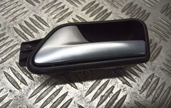 Volkswagen Touran I Rear door interior handle trim 1T0839113C