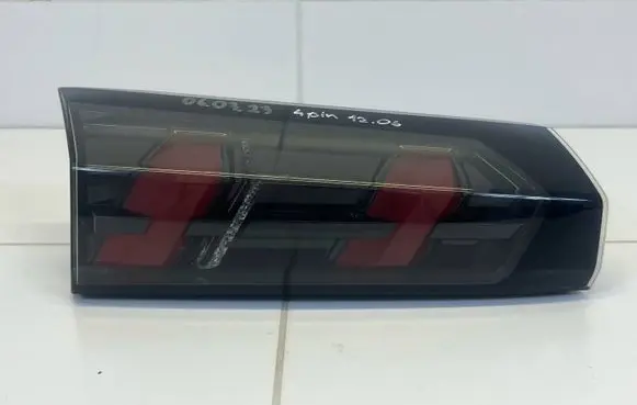 Tailgate rear/tail lights