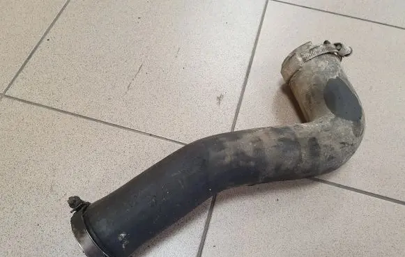 Intercooler hose/pipe