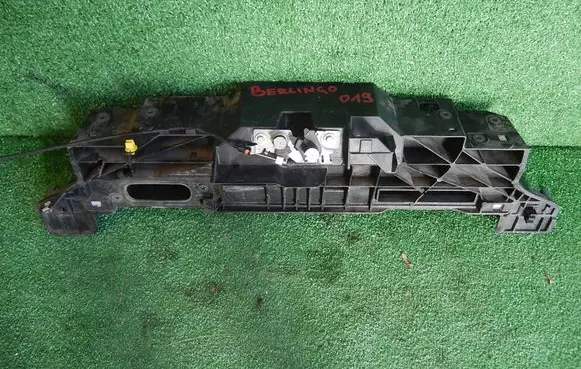 Citroen Berlingo Quarter panel pressure vent 