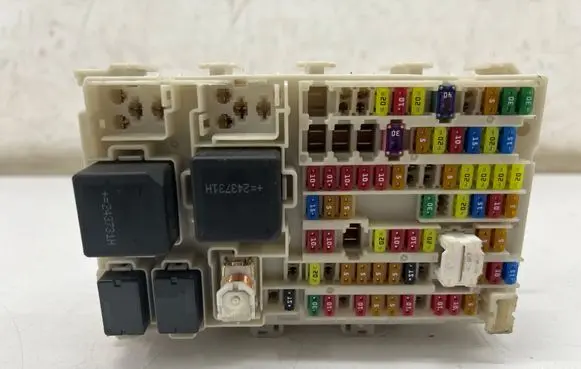 Nissan X-Trail T33 Fuse module 243504MK1A