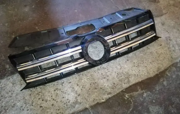 Volkswagen Amarok Front bumper upper radiator grill 2H6853651B 2H6853653