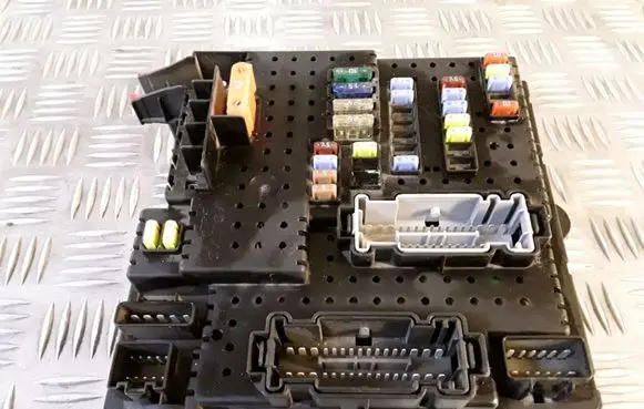 Volvo S60 Fuse module 8676391 05W082 12217799