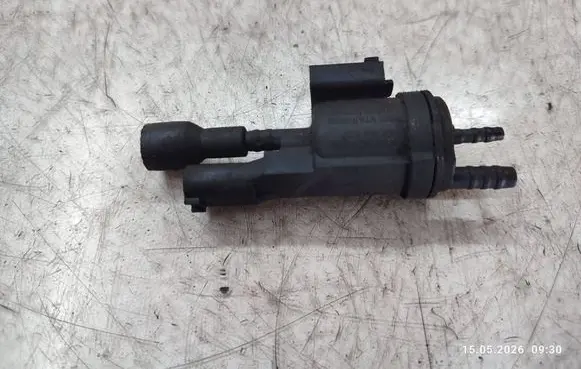 Mercedes-Benz C W204 Valve vacuum 0025401697