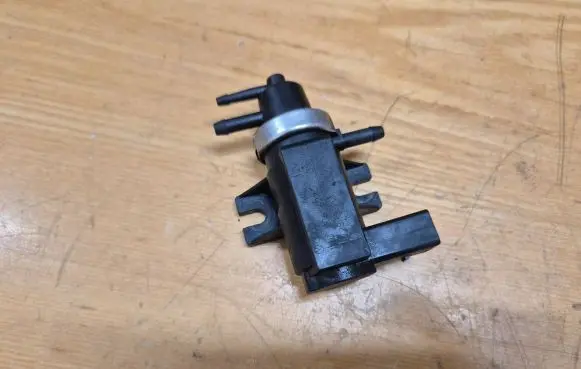 Volkswagen Golf IV Turbo solenoid valve 31100 26099 PA66GF35